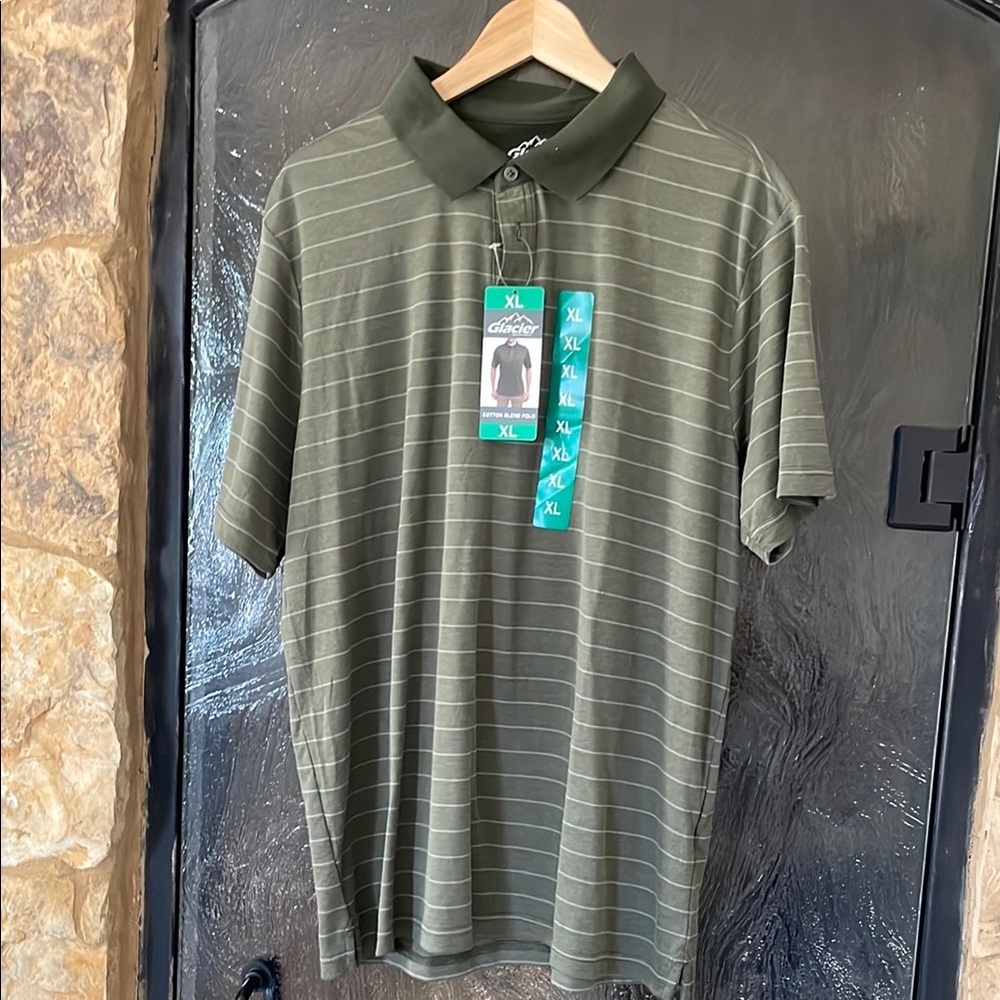 Green Polo Shirt with Subtle Stripes and Sporty Design
